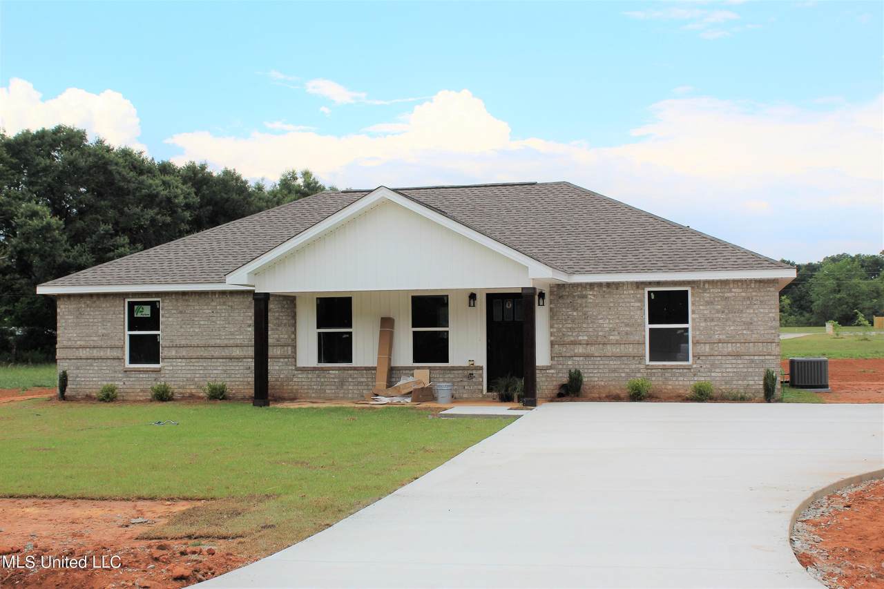 131 Trevor Lane - Photo 1