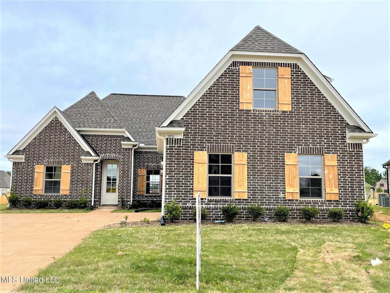 3831 Roland Drive - Photo 1