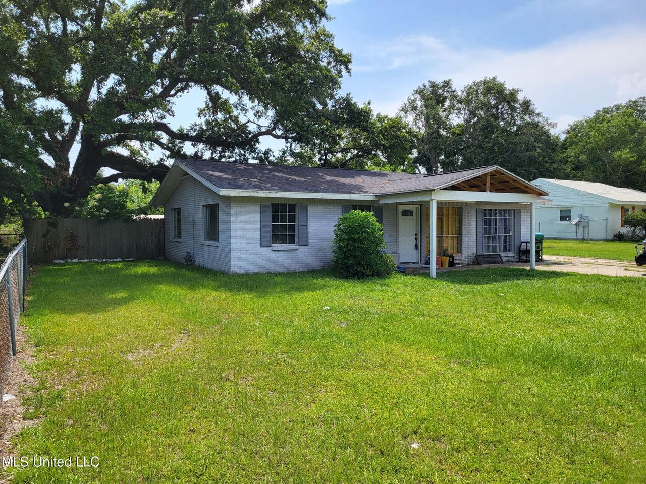 1113 Lewis Avenue - Photo 1