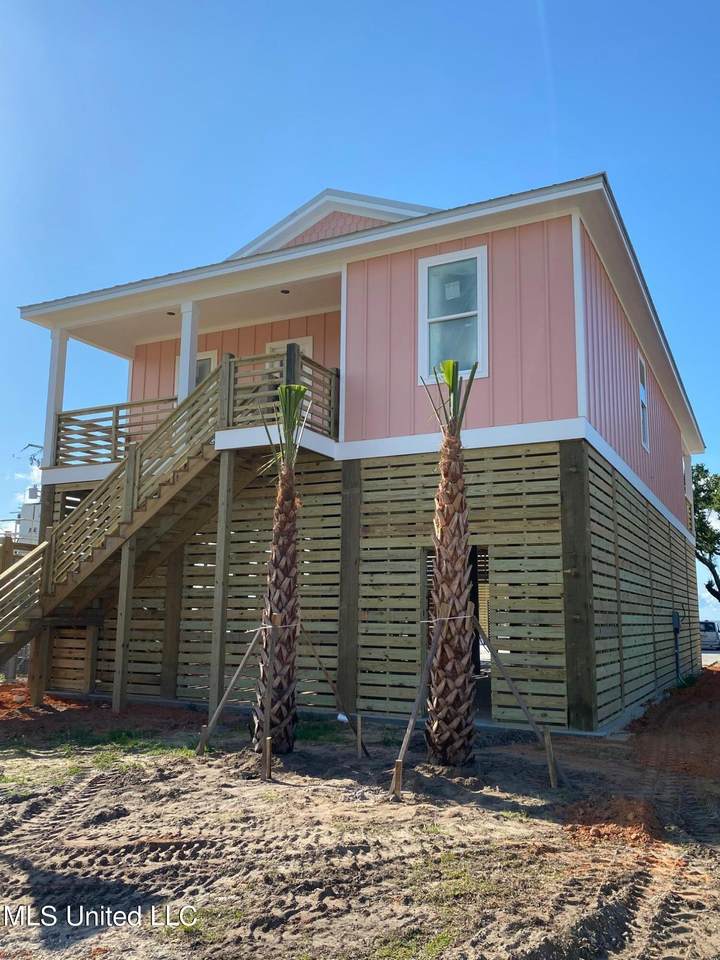 405 Alston Avenue - Photo 1