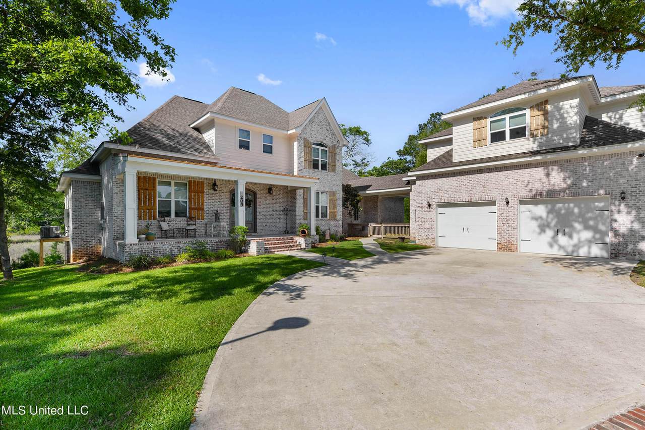 209 Bluff Cove - Photo 1