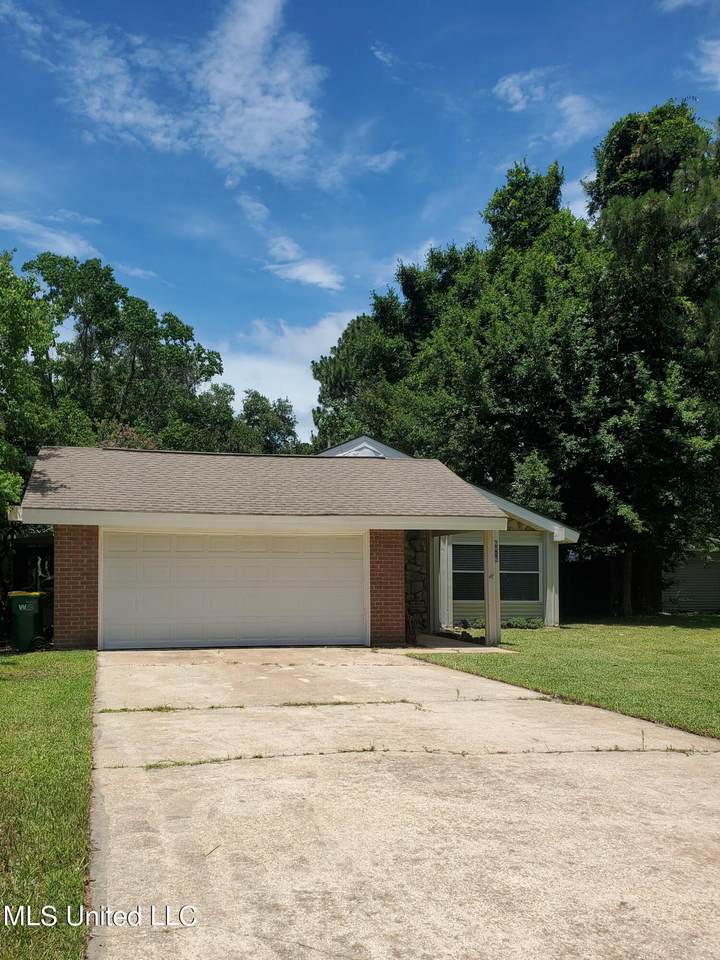 6816 Oakhurst Drive - Photo 1