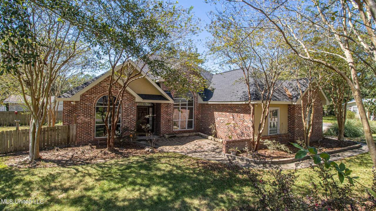 213 Reed Avenue - Photo 1