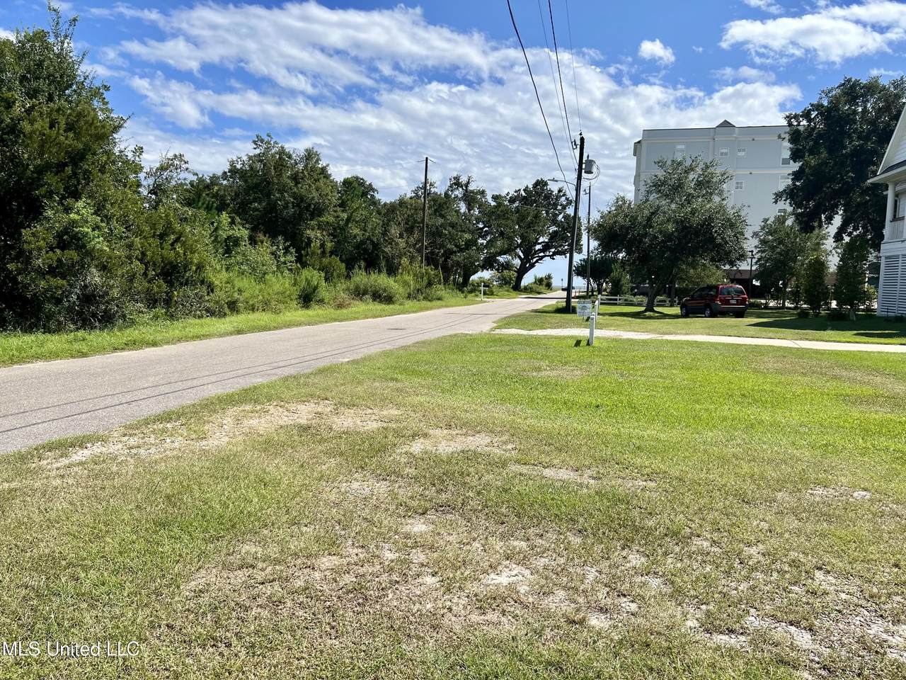131 Boisdore Avenue - Photo 1