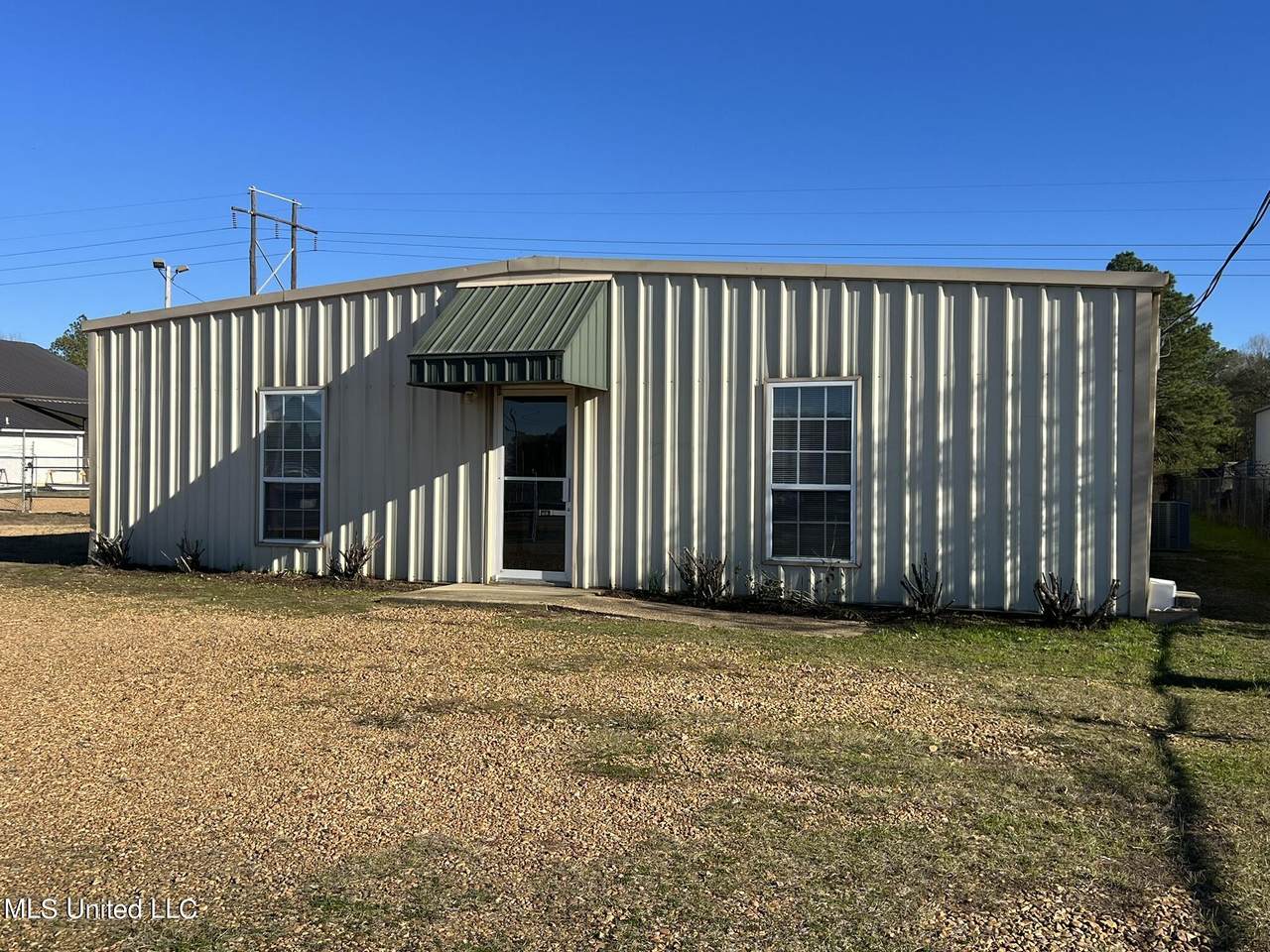 6022 I-55 South - Photo 1