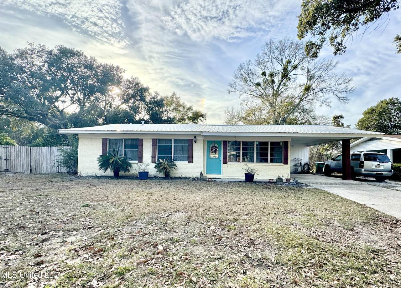 319 Spratley Avenue - Photo 1