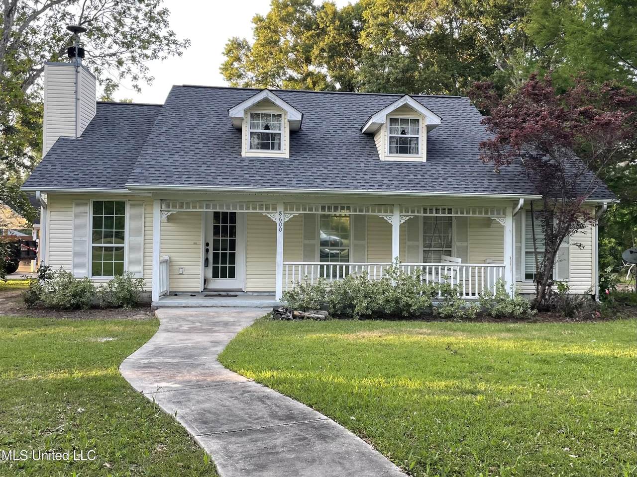 8600 Shetland Drive - Photo 1