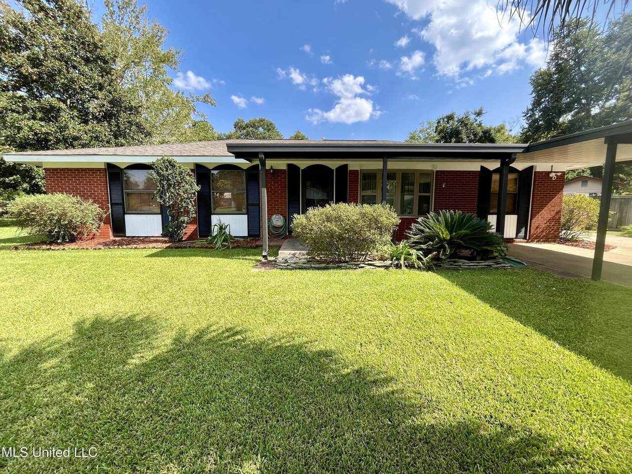 6225 Tennyson Drive - Photo 1