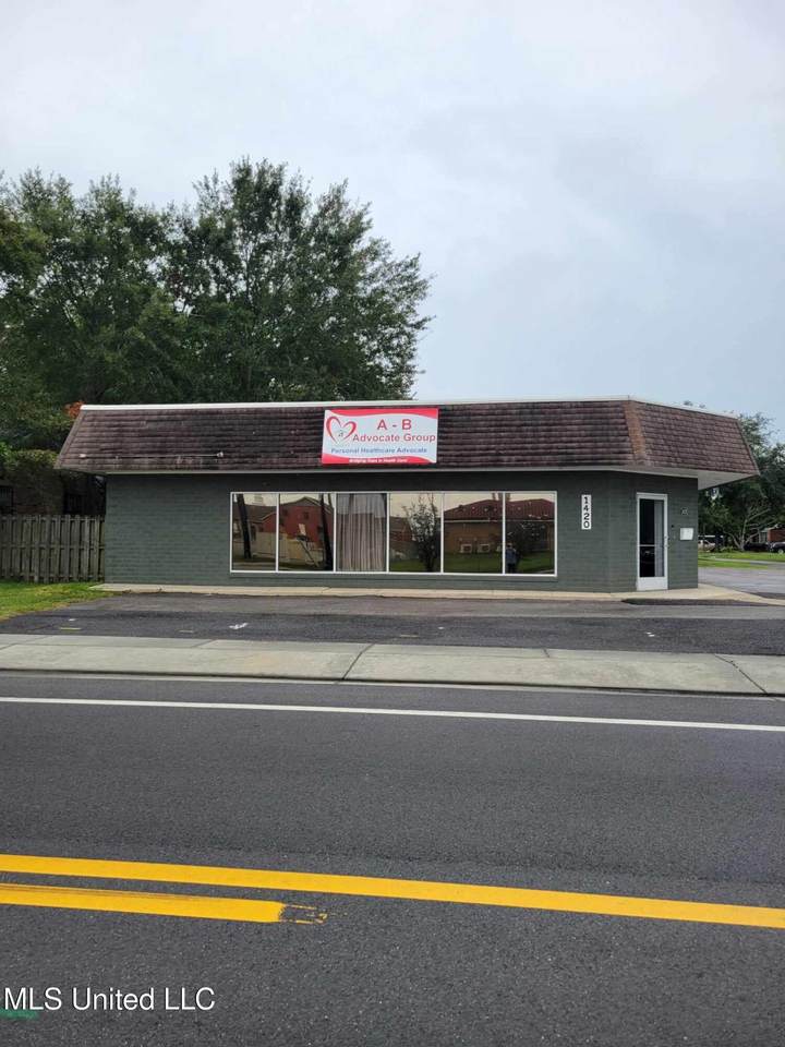 1420 Ingalls Avenue - Photo 1