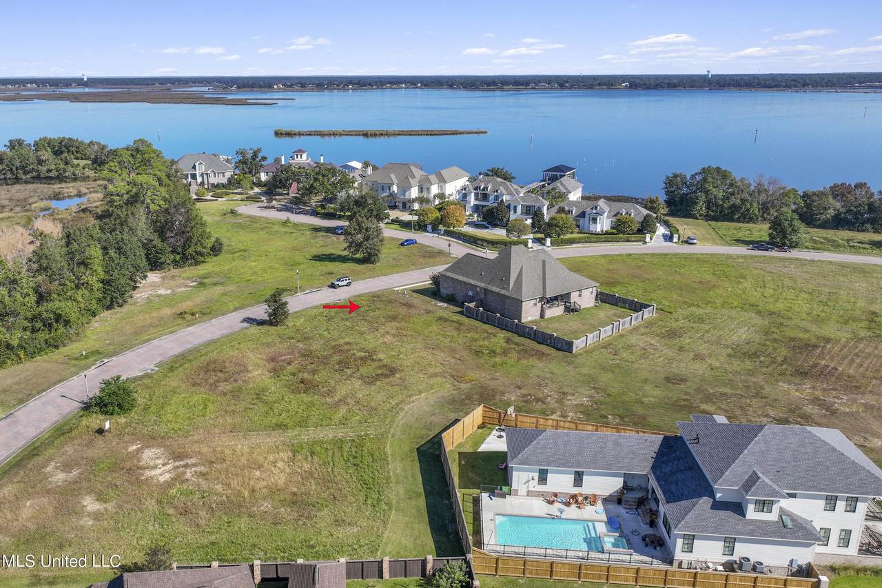 414 Goose Pointe Boulevard - Photo 1