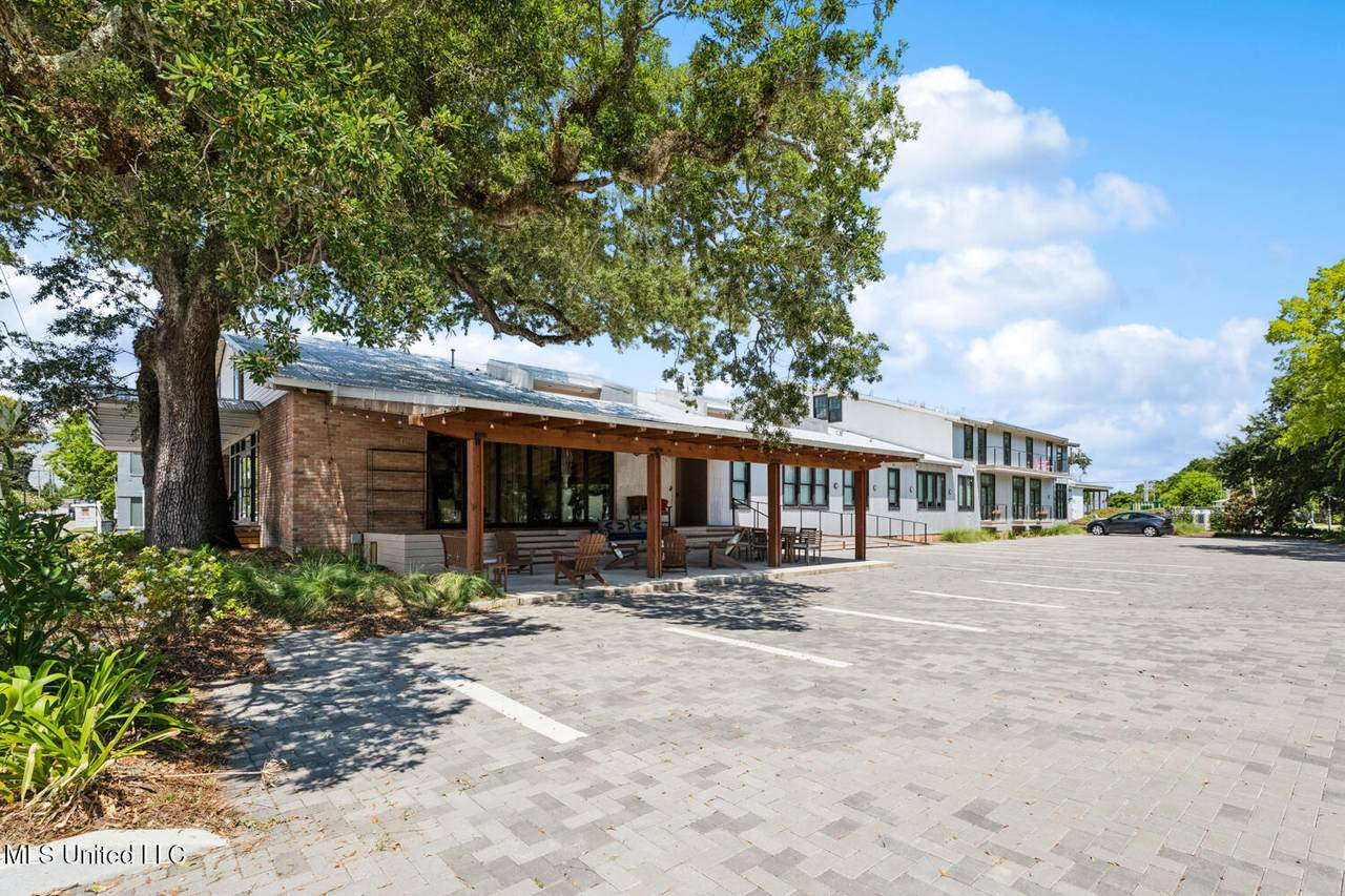 301 Toulme Street - Photo 1