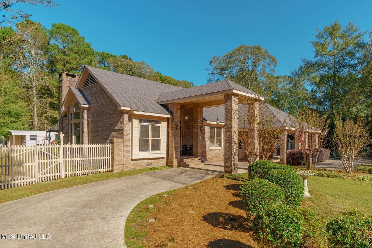 18 Woodchuck Drive - Photo 1