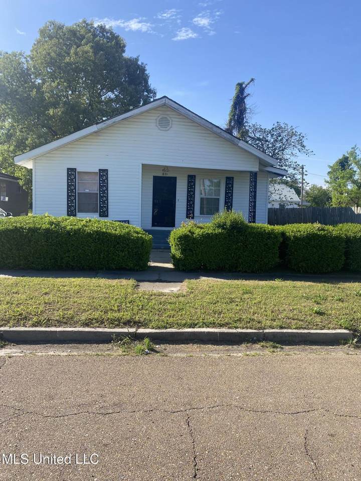 810 Edwards Avenue - Photo 1