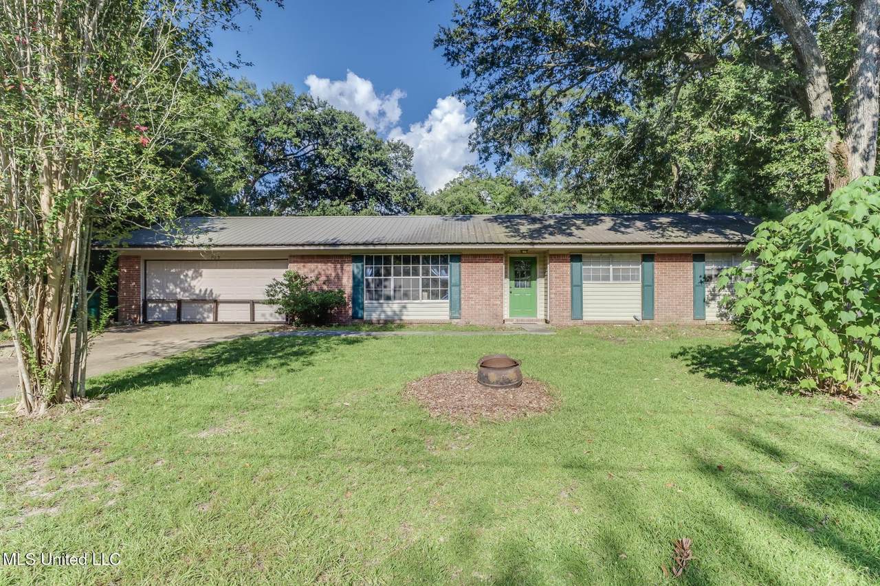 109 Chipwood Drive - Photo 1