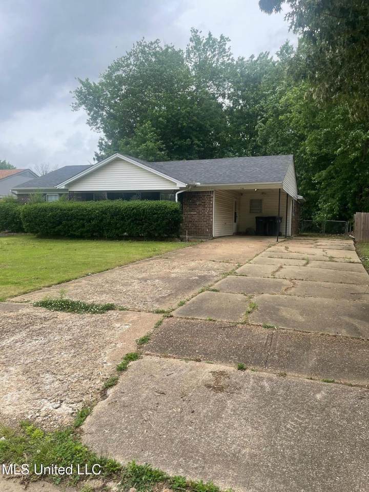 754 Valley Springs Drive - Photo 1