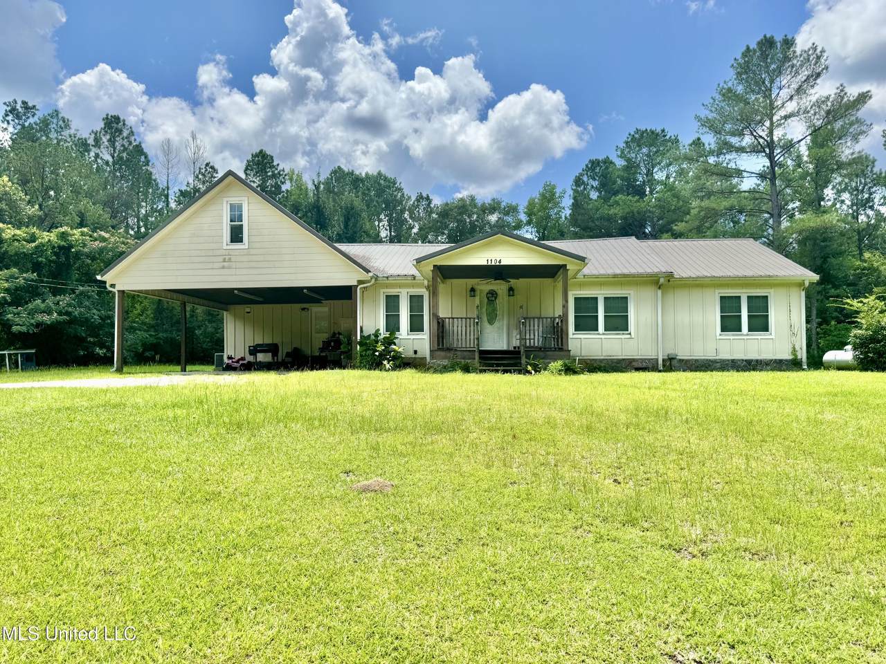 1104 Highway 513 - Photo 1