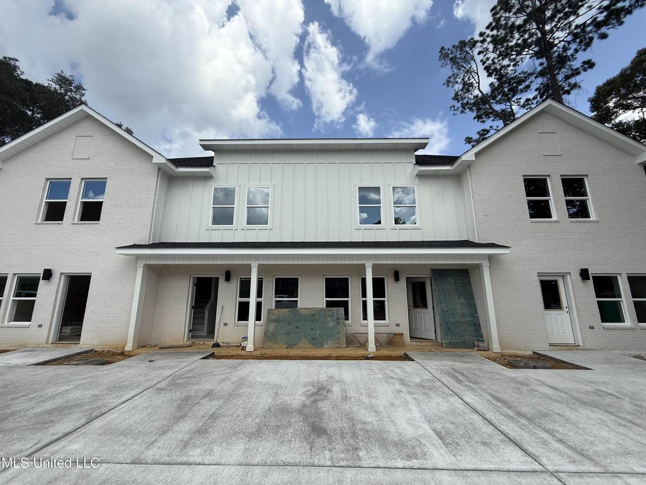 104 Highpoint Drive - Photo 1