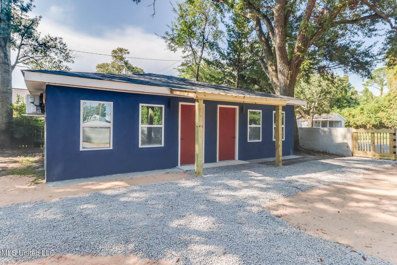 264 Mcdonnell Avenue - Photo 1