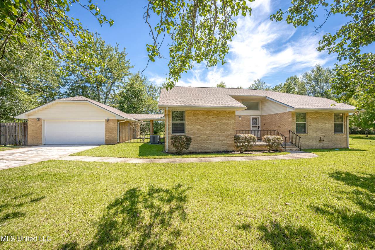 19 Davis Bayou Circle - Photo 1