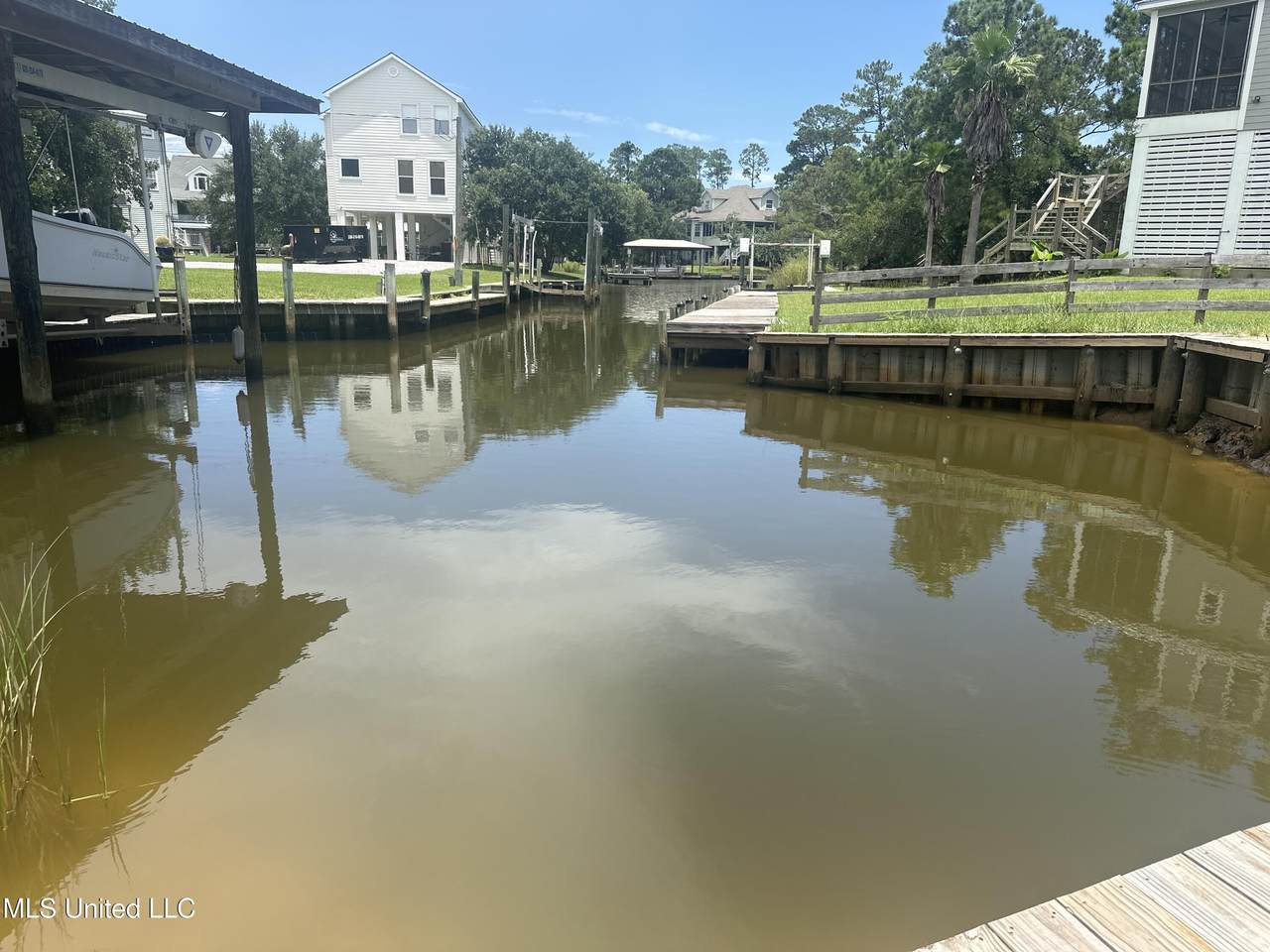 242 Fernwood Drive - Photo 1