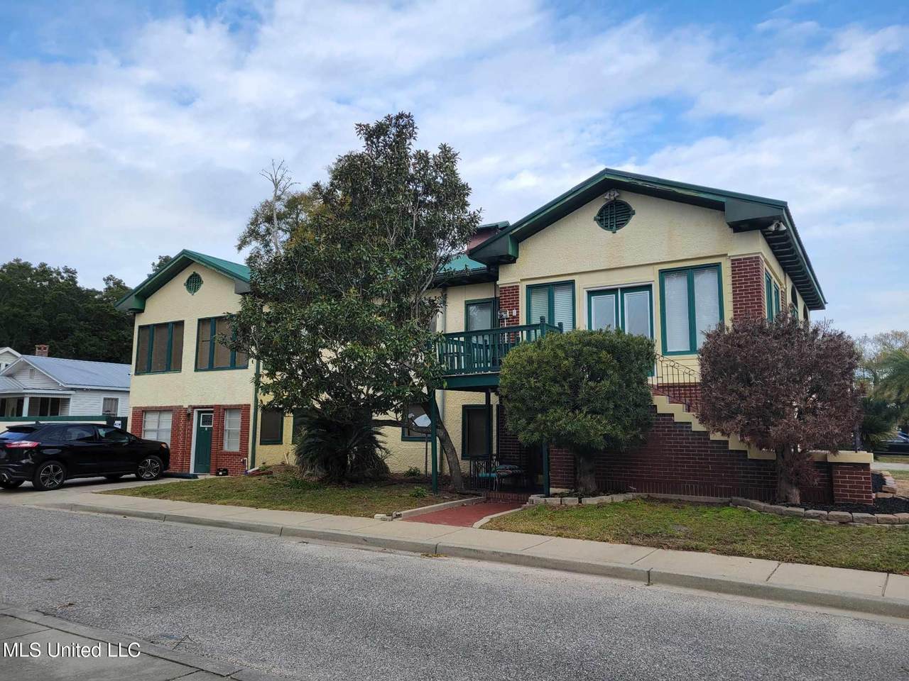 133 Hopkins Boulevard - Photo 1