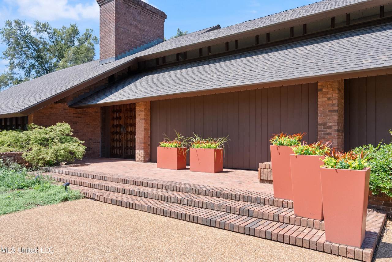333 Westover Drive - Photo 1