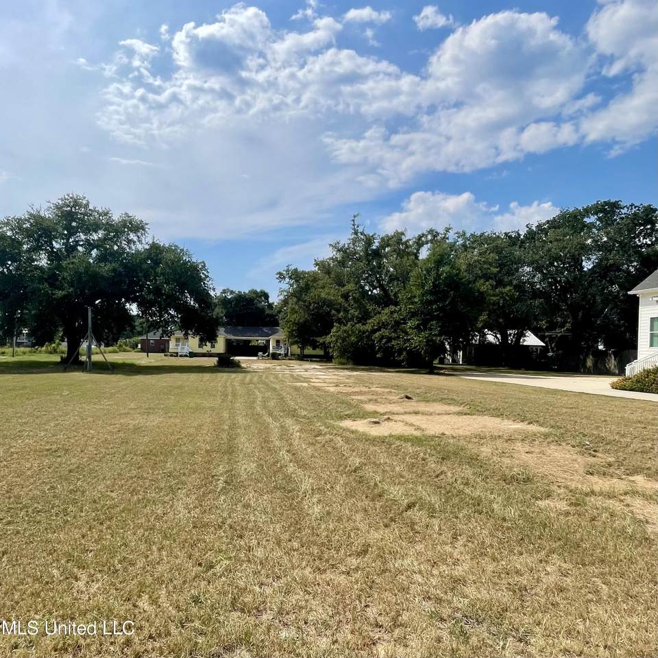 219 Texas Avenue - Photo 1