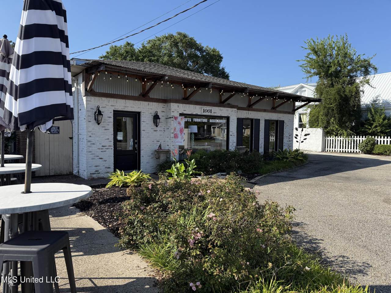 1001 Howard Avenue - Photo 1