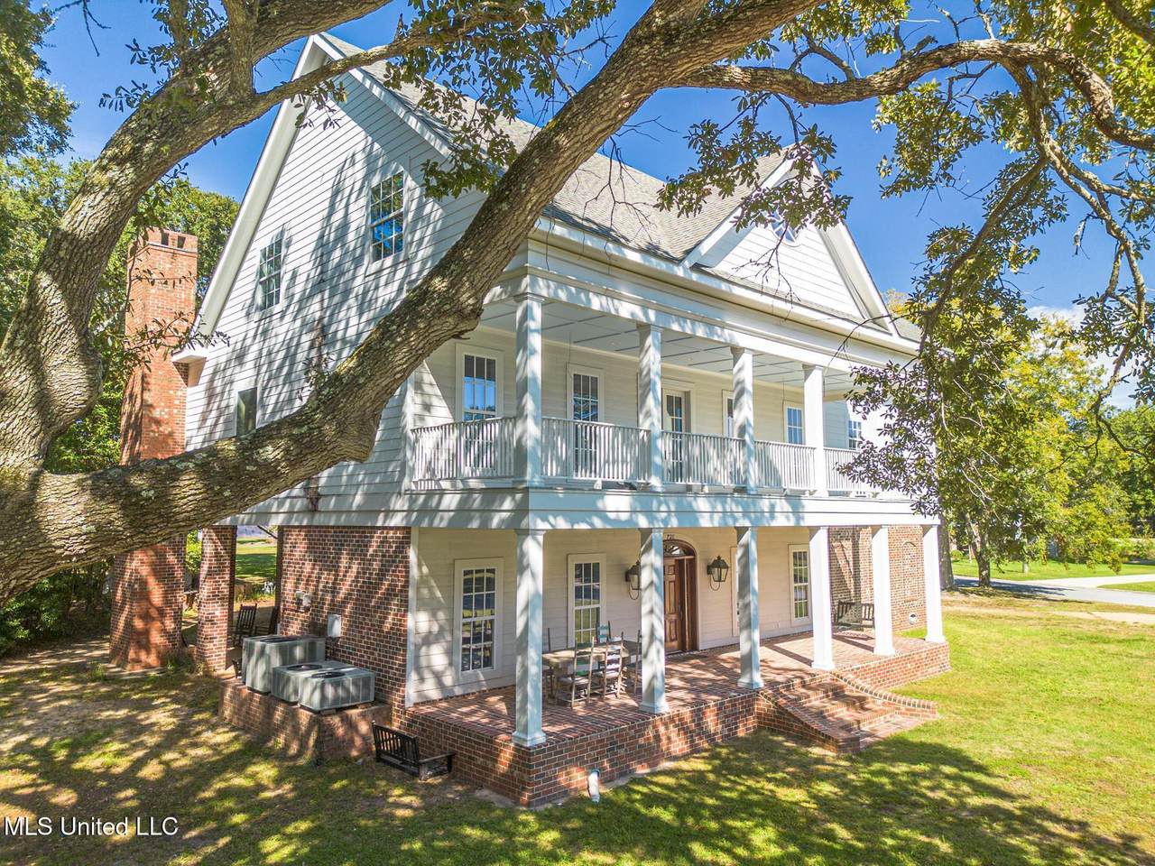 726 Wiggins Circle - Photo 1