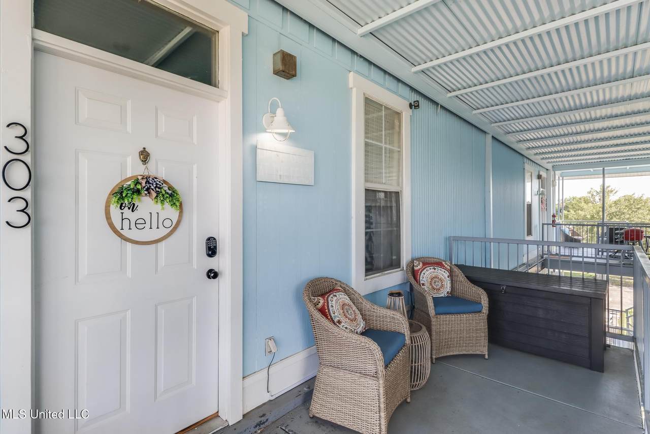 699 Dunbar Avenue - Photo 1