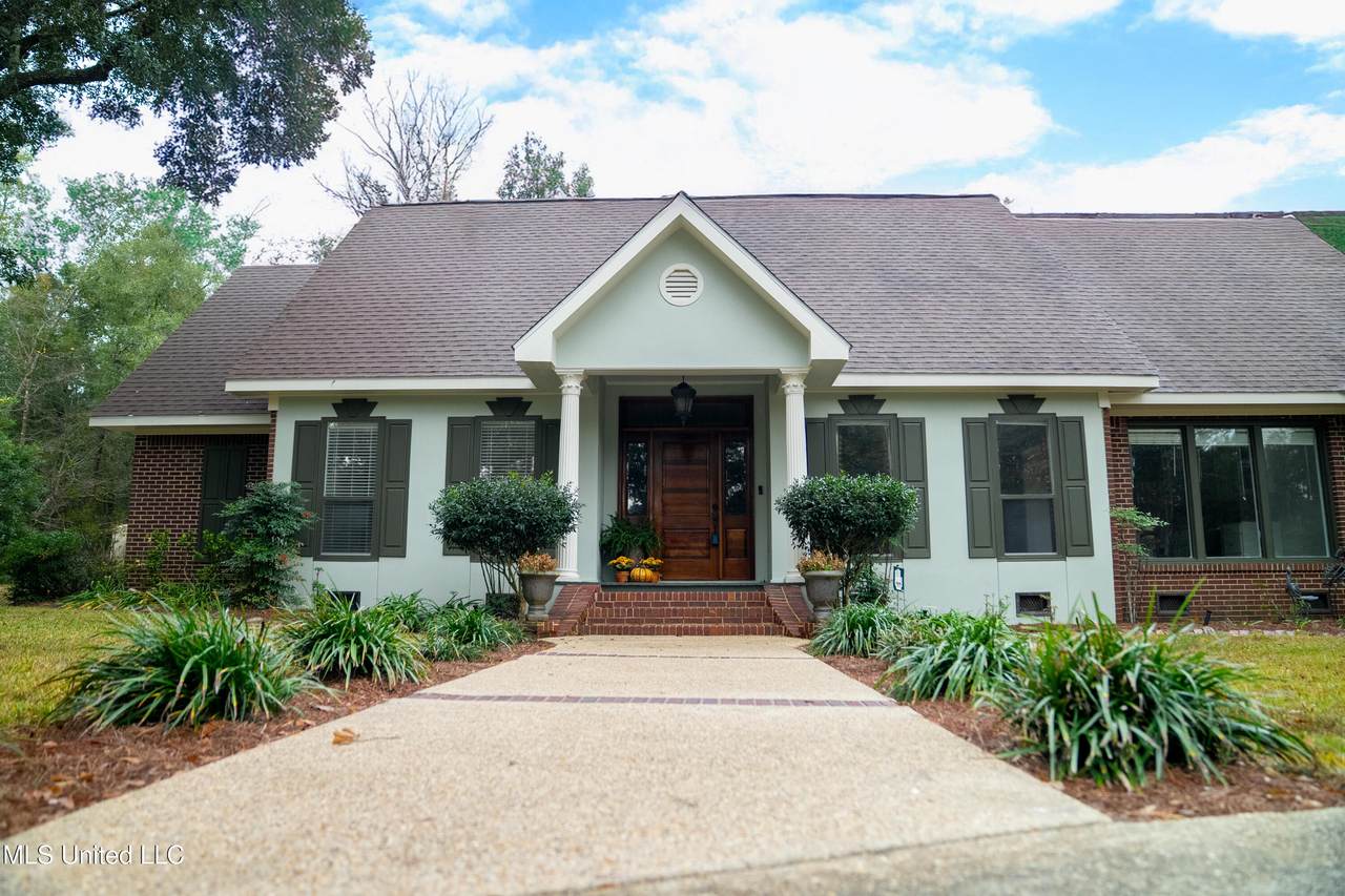 14188 Longwood Circle - Photo 1