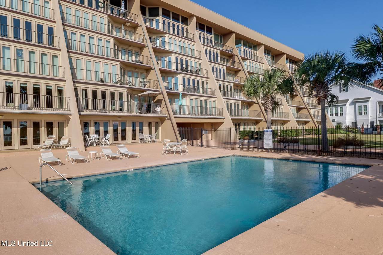520 Beach Boulevard - Photo 1