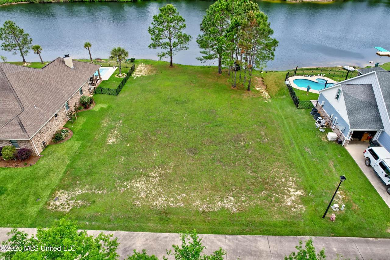 122 Emerald Lake Drive - Photo 1