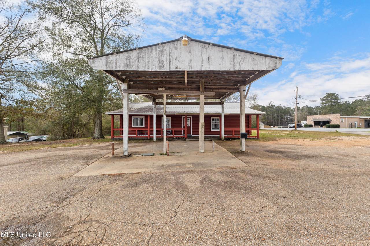 7191 U.S. 11 - Photo 1