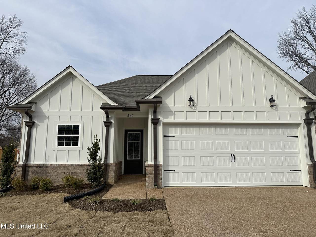 240 Flower Garden Drive - Photo 1