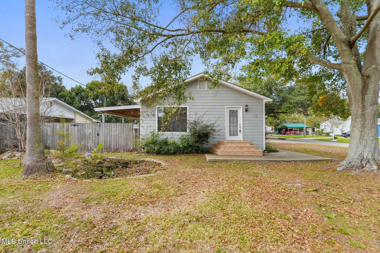 1705 14th Street - Photo 1
