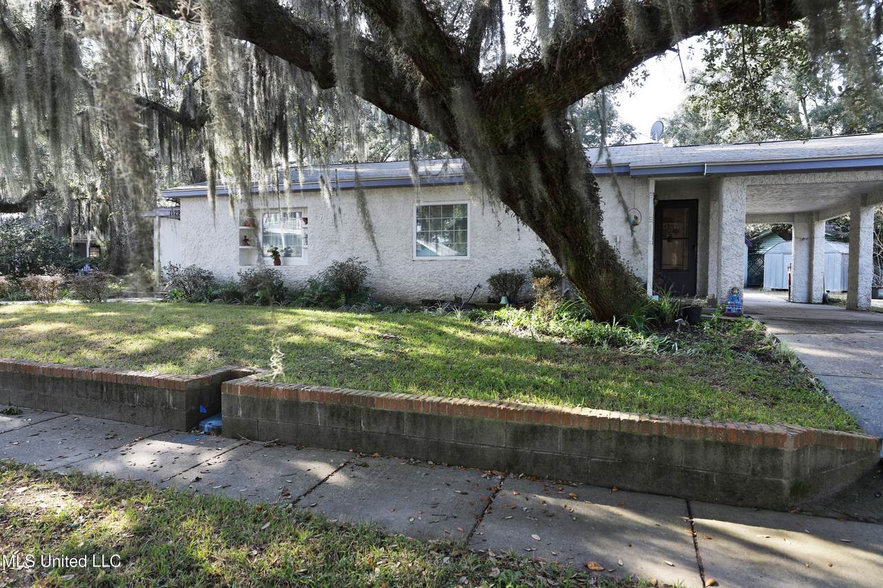 1229 Kensington Drive - Photo 1