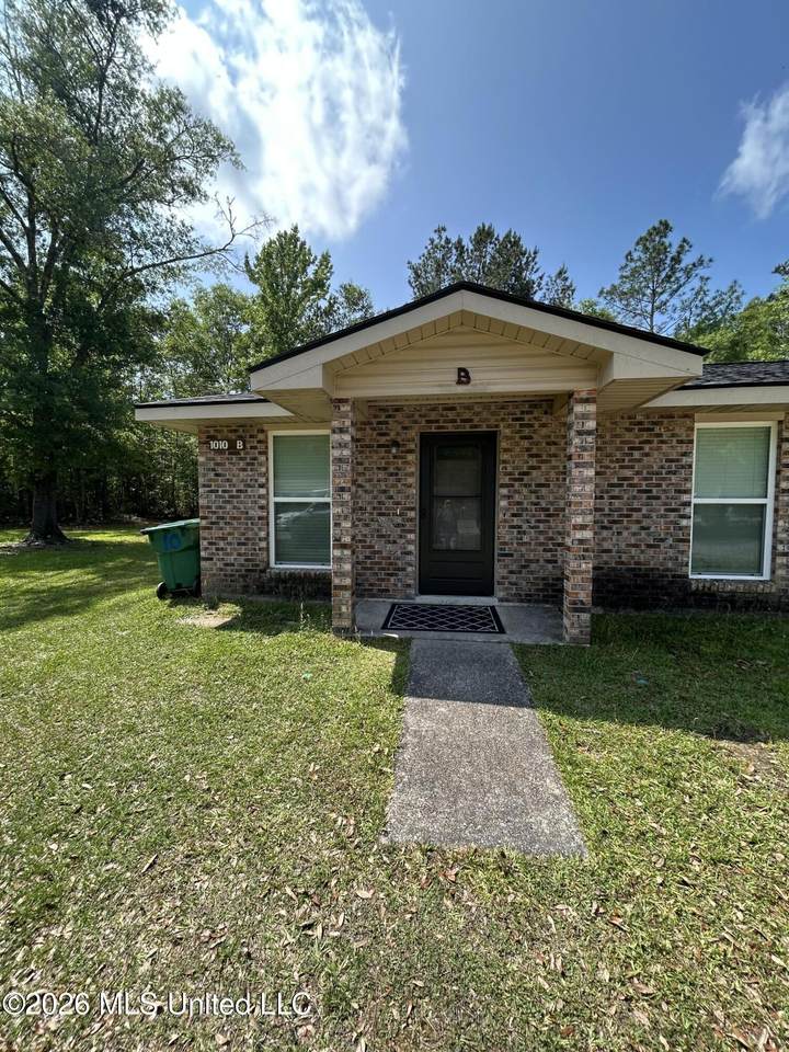 1010 Telly Road - Photo 1
