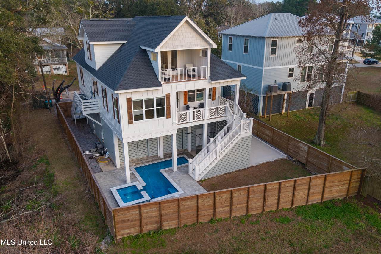 419 Martin Avenue - Photo 1