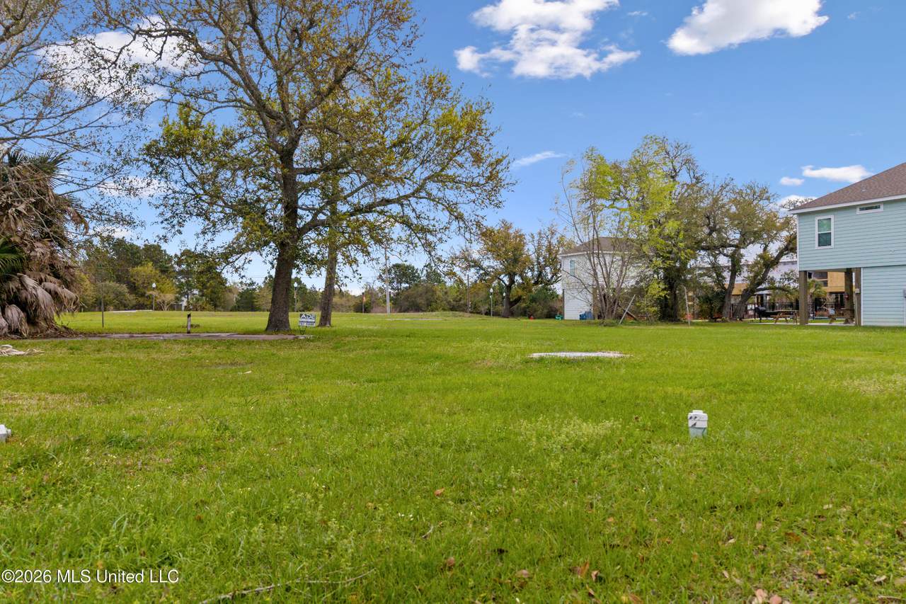 206 St Joseph Street - Photo 1