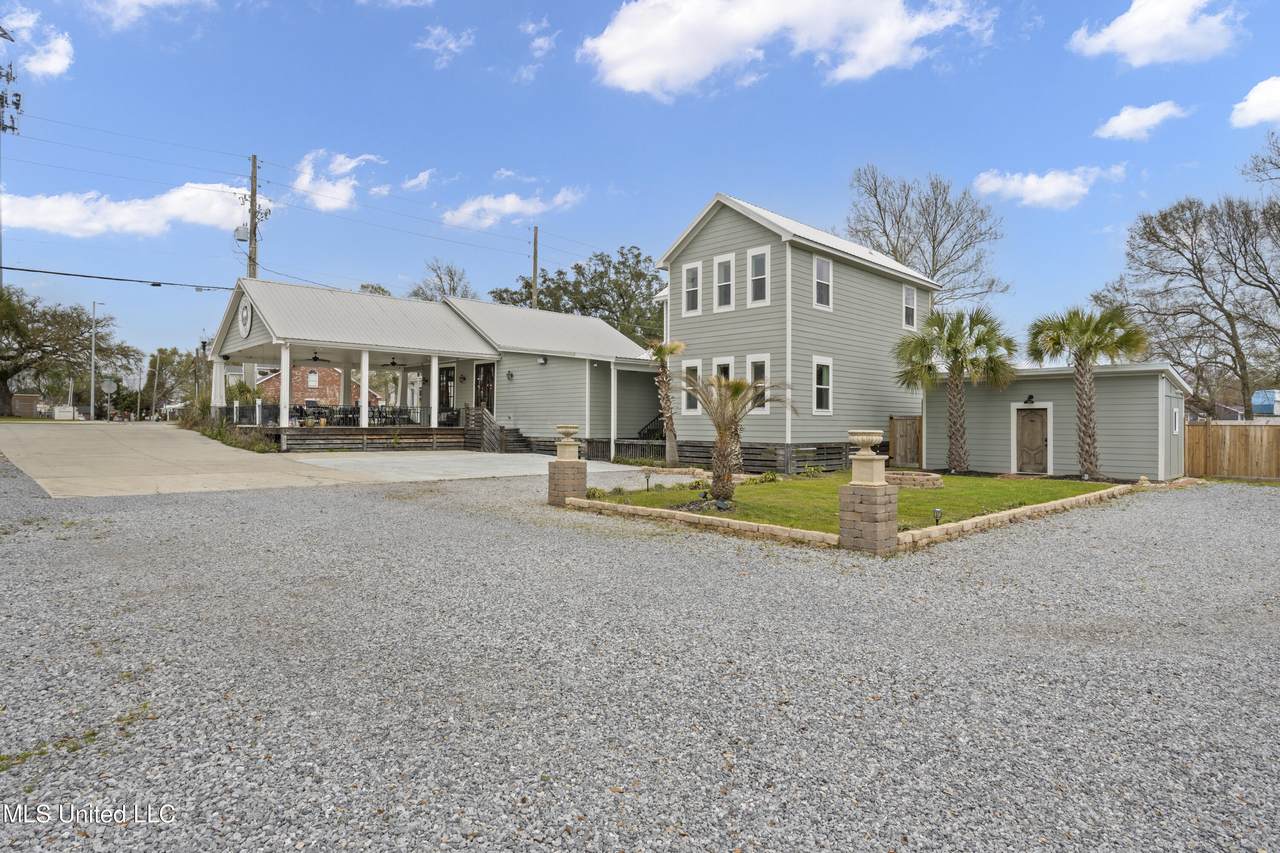647 Howard Avenue - Photo 1