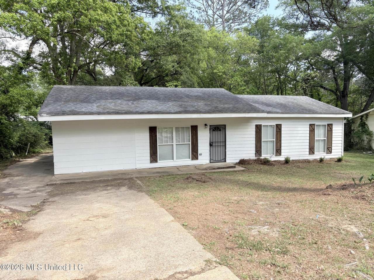 2814 Charleston Drive - Photo 1