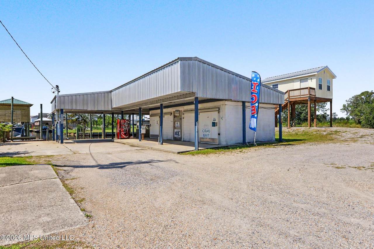 5010 Hawaii Street - Photo 1