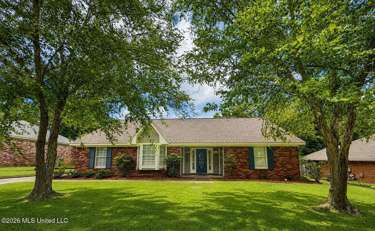 220 Cobblestone Drive - Photo 1
