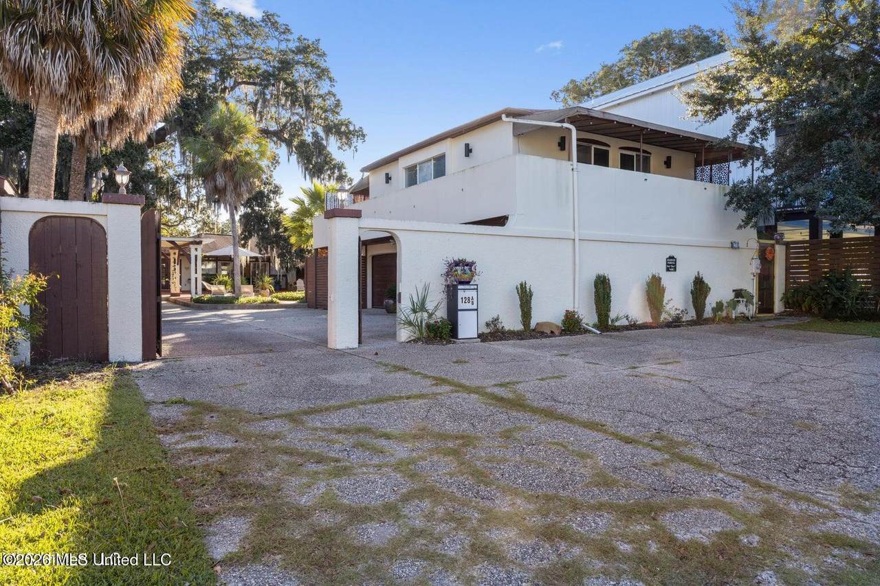 128 Lee Street - Photo 1