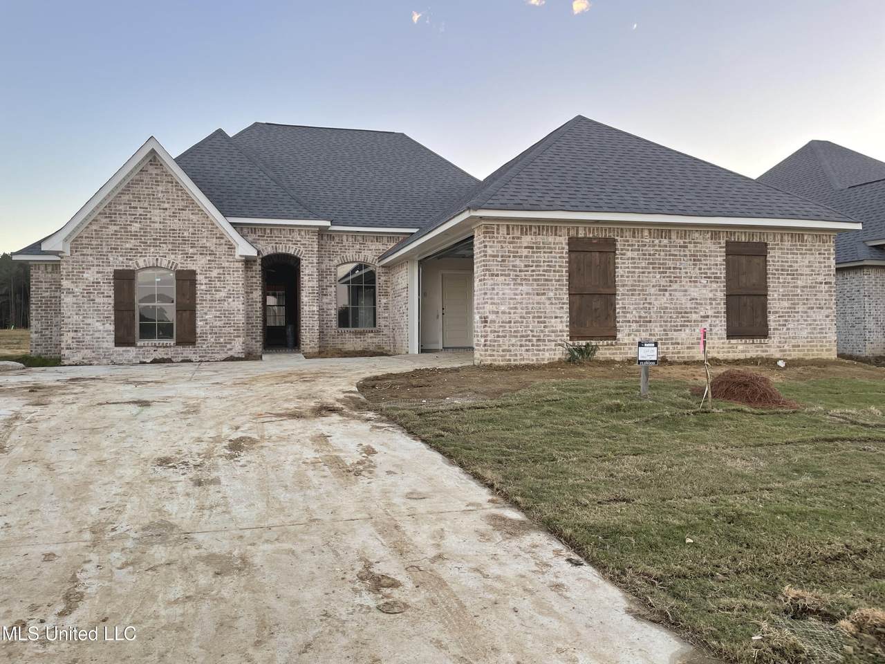 1002 Kensington Drive - Photo 1