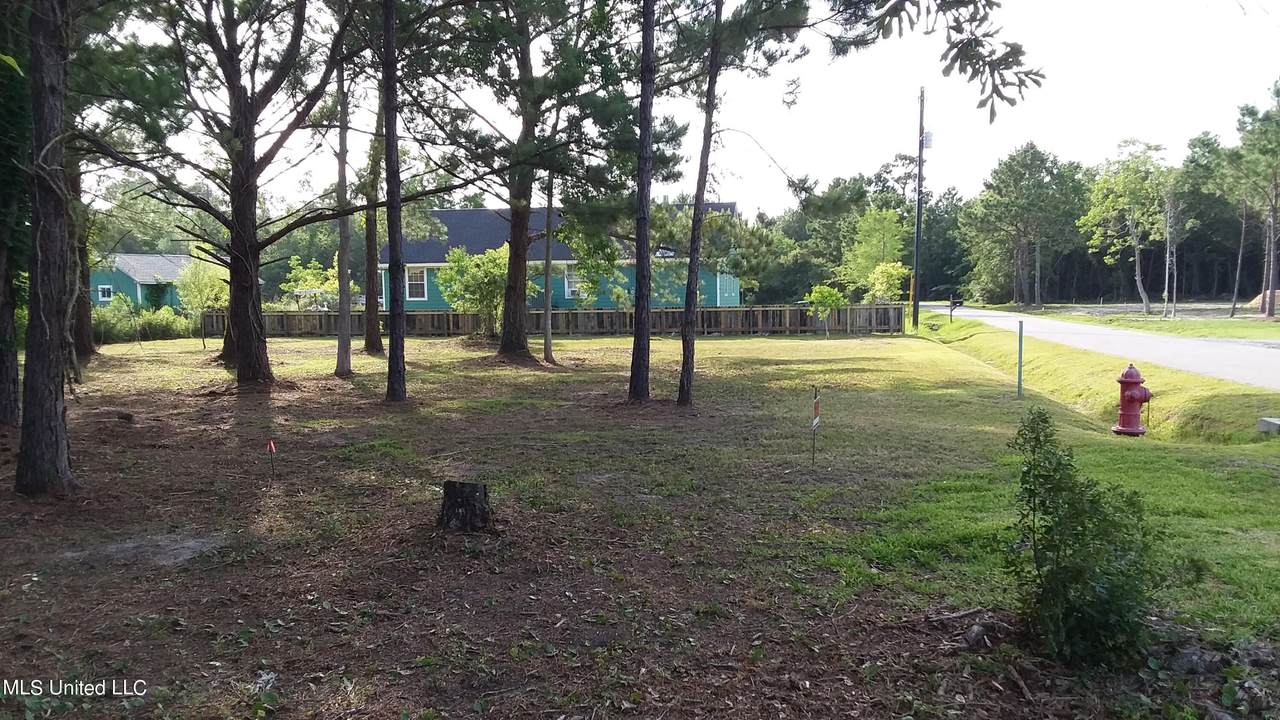 401 Davis Street - Photo 1