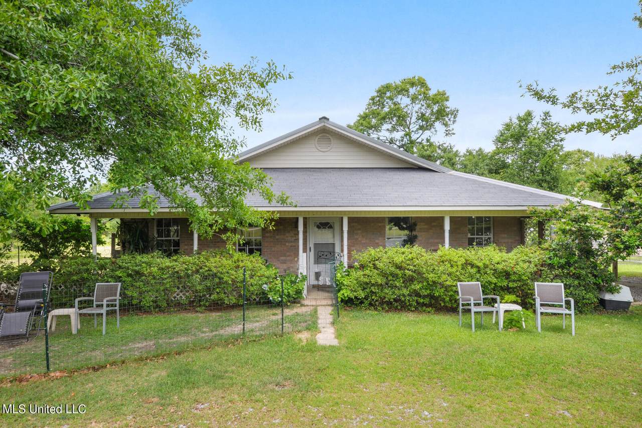5901 Red Oak Drive - Photo 1