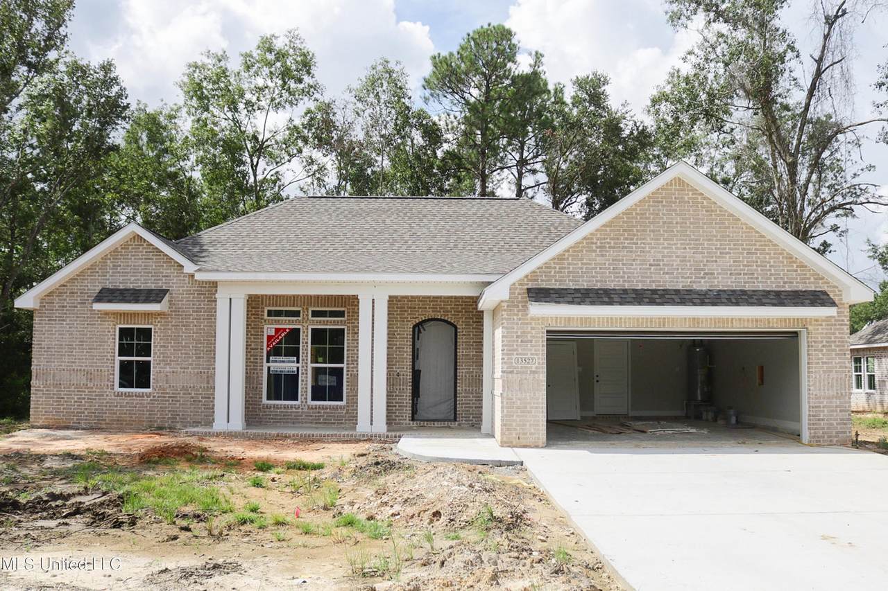 13527 Evergreen Drive - Photo 1