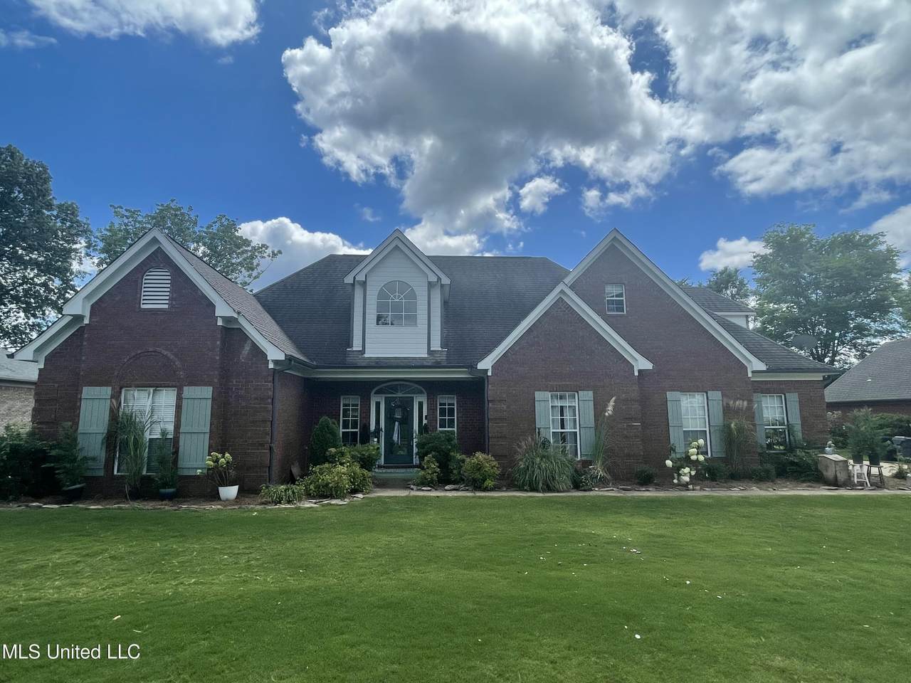 965 Cedar Grove Parkway - Photo 1
